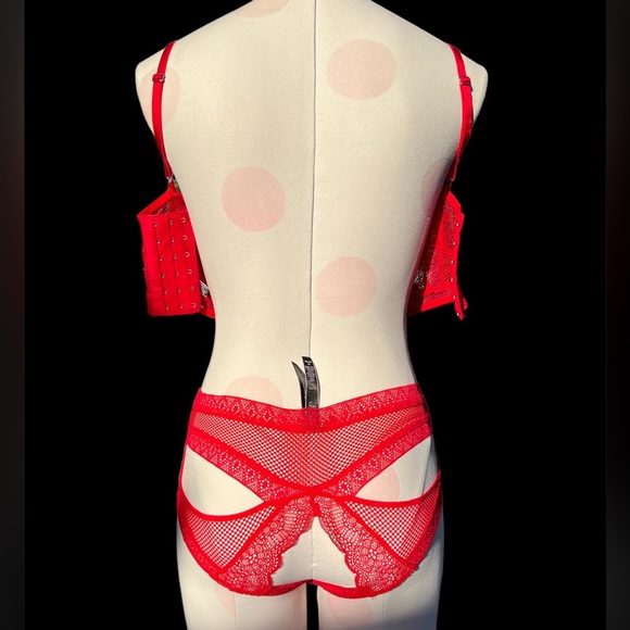 NWOT Victoria’s Secret Red Lingerie Set 32D top Medium Panty - Picture 5 of 11